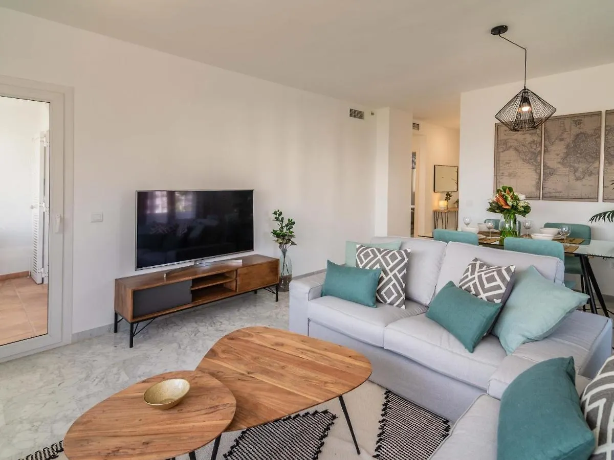 Vacation Marbella I Beachfront Quiet Apt With Private Beach Access, A Minute Walk From Puerto Banus Marina, 24-7 Security And Parking 0*,  Ισπανία
