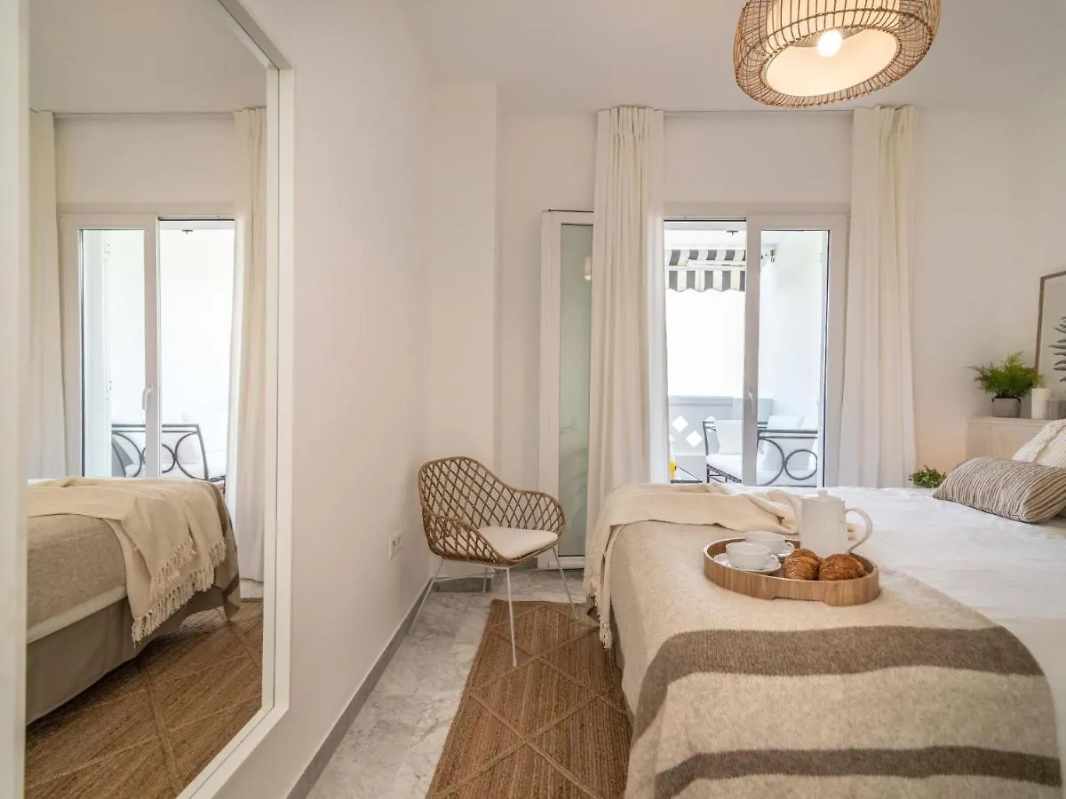 Vacation Marbella: Beachfront Apartment with Private Access Near Puerto Banus 0*, Marbella