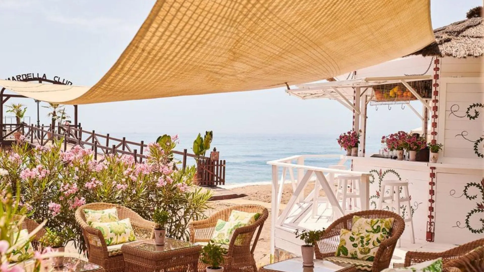 Vacation Marbella: Beachfront Apartment with Private Access Near Puerto Banus 0*, Marbella