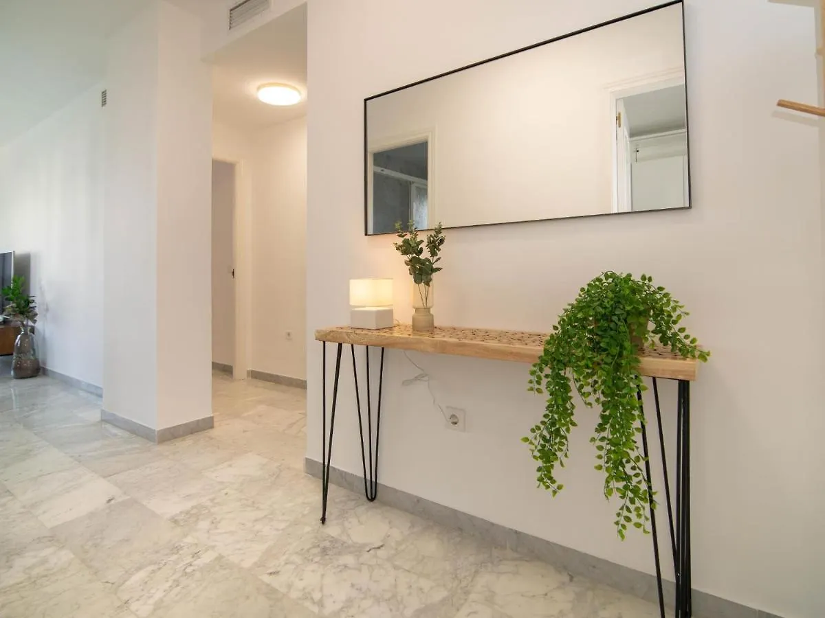 Vacation Marbella I Beachfront Quiet Apt With Private Beach Access, A Minute Walk From Puerto Banus Marina, 24-7 Security And Parking Daire