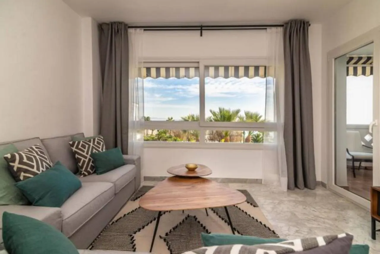 Vacation Marbella I Beachfront Quiet Apt With Private Beach Access, A Minute Walk From Puerto Banus Marina, 24-7 Security And Parking Daire