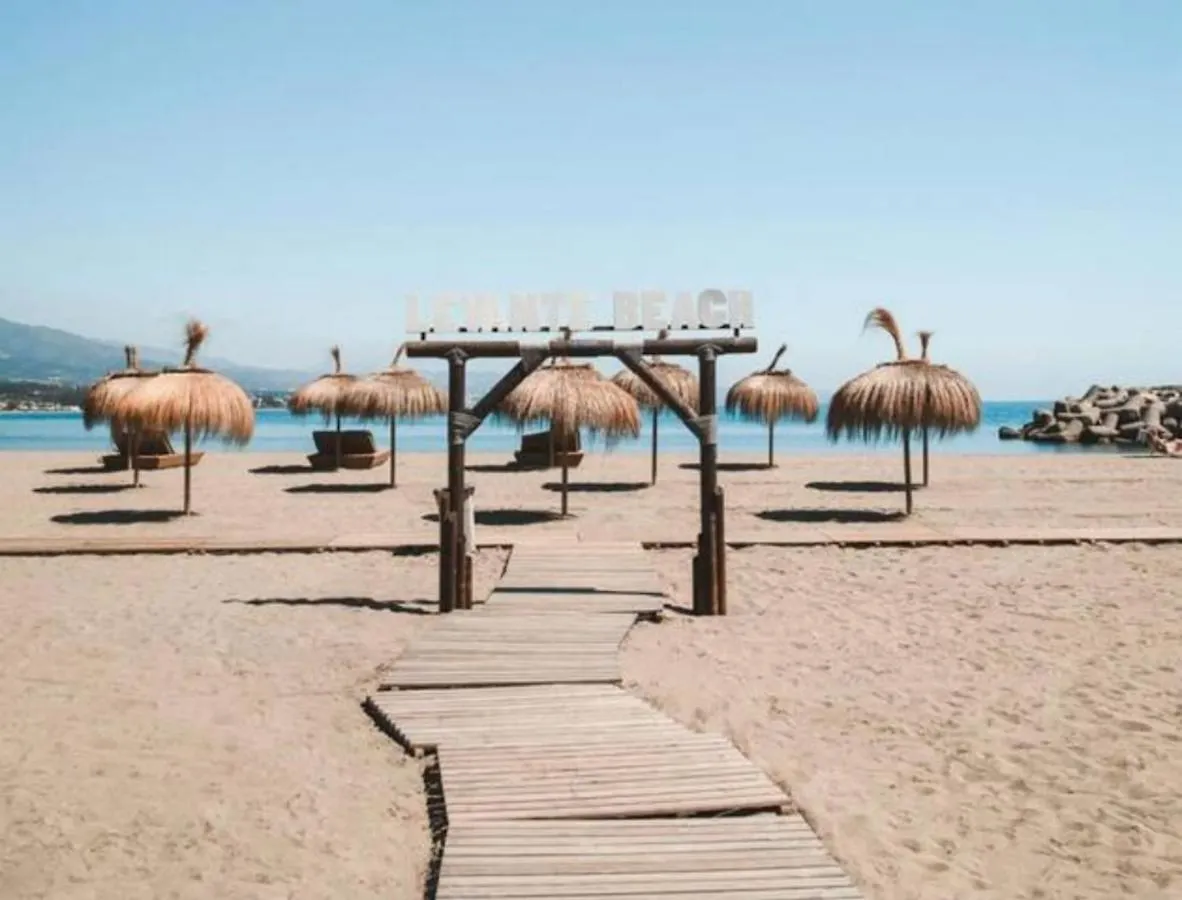 Vacation Marbella I Beachfront Quiet Apt With Private Beach Access, A Minute Walk From Puerto Banus Marina, 24-7 Security And Parking Daire